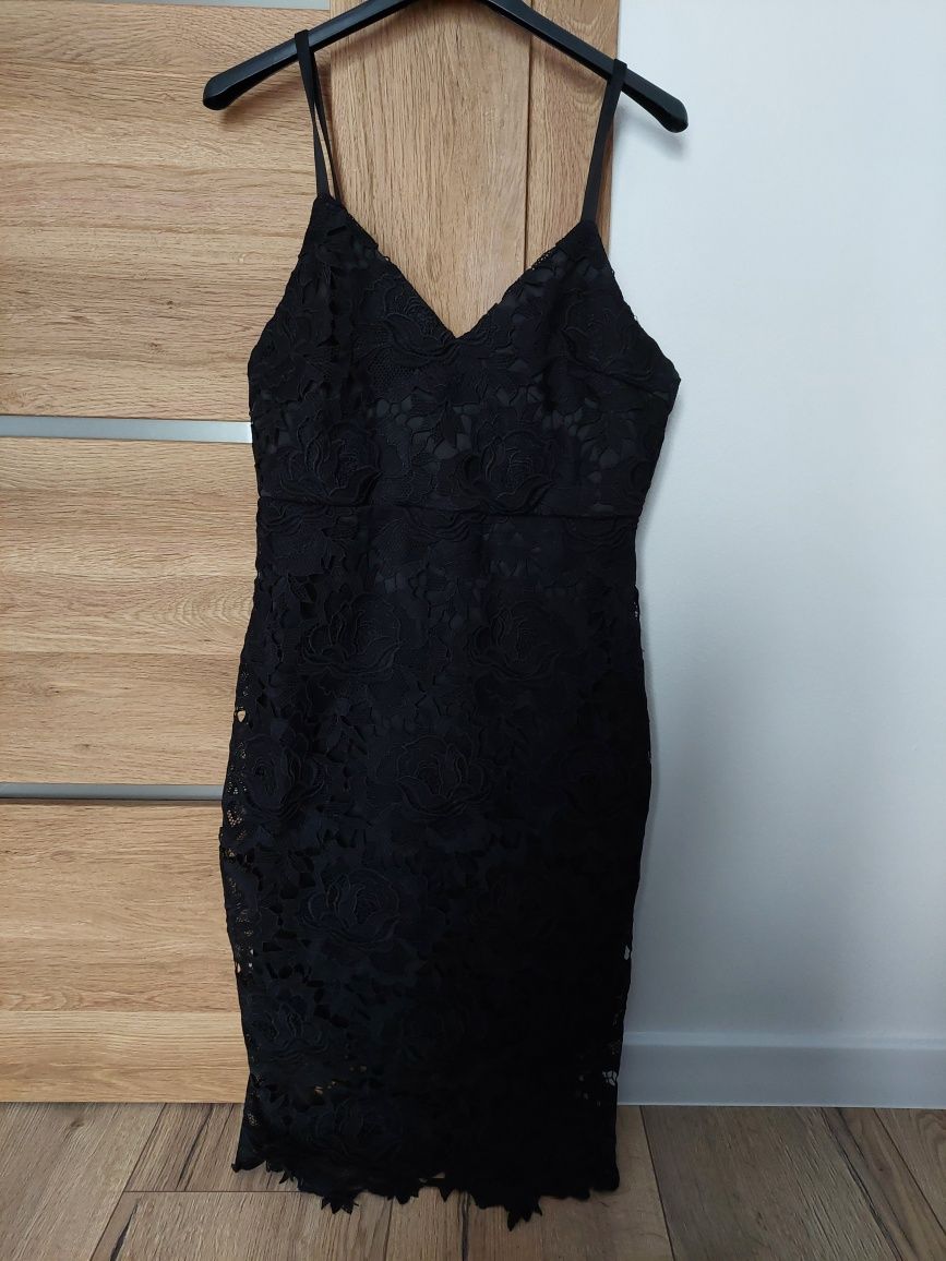Czarna koronkowa sukienka MIDI ax Paris 40