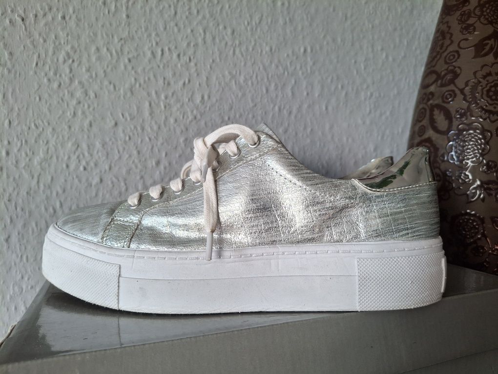 Tamaris sneakersy na platformie damskie 37
