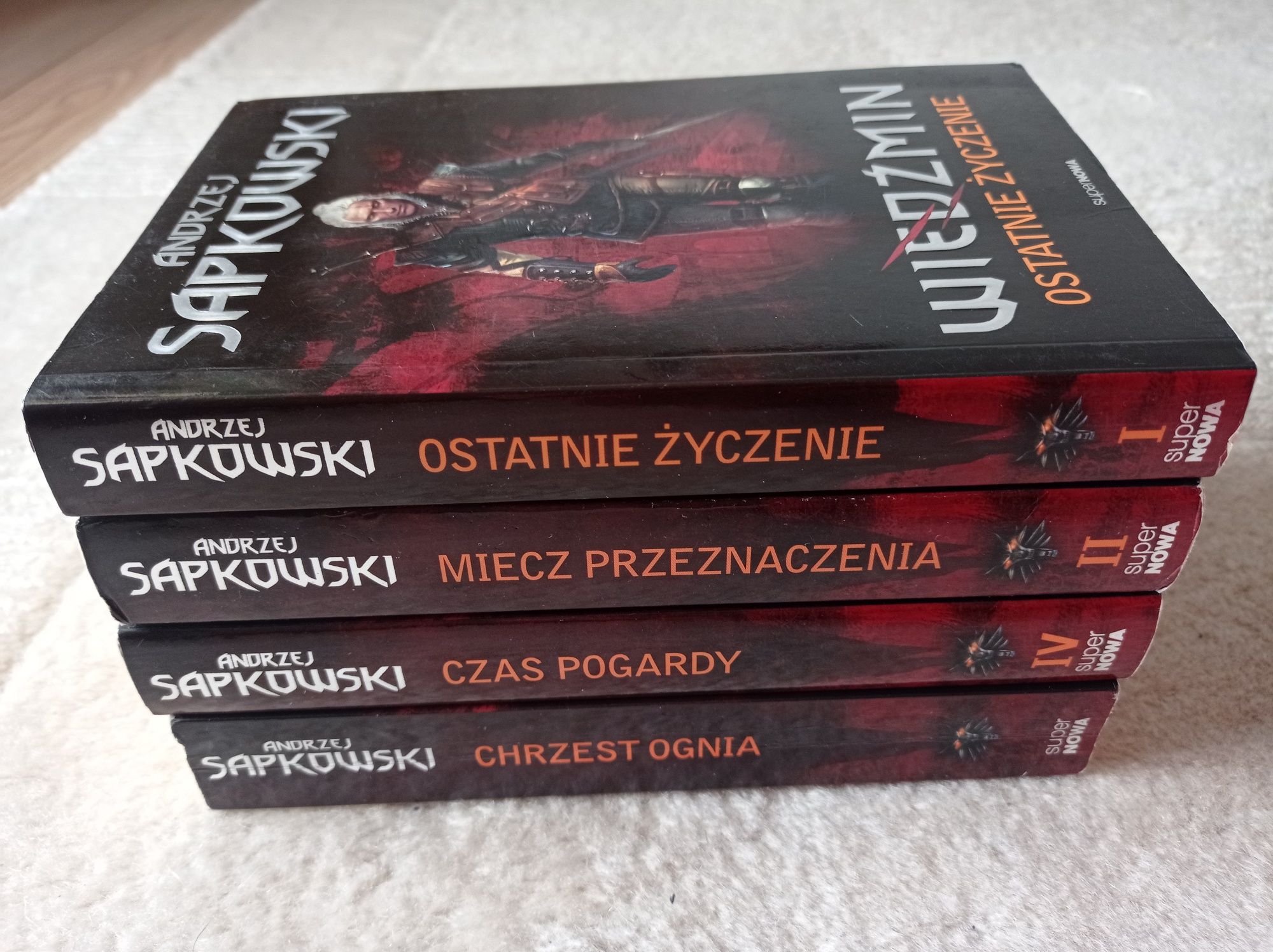 Wiedźmin cztery książki z serii kolekcjonerskiej Andrzej Sapkowski