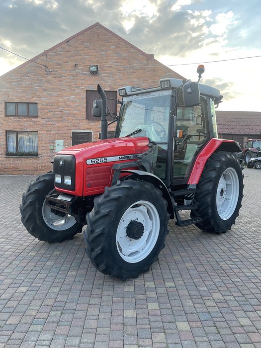 Ciągnik rolniczy Massey Ferguson 6255