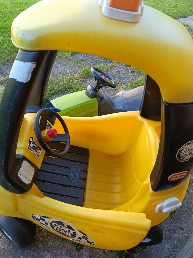 Dwa pojazdy dla dzieci taksówka i traktor