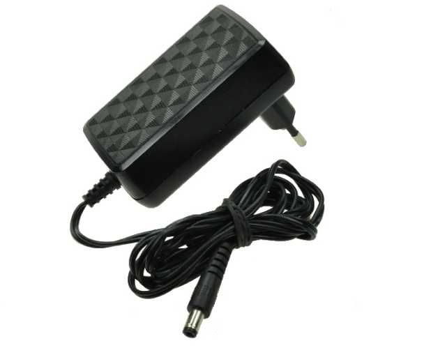 5. x zasilacze 12V 24W 2A wtyk 5,5 x 2,5 mm