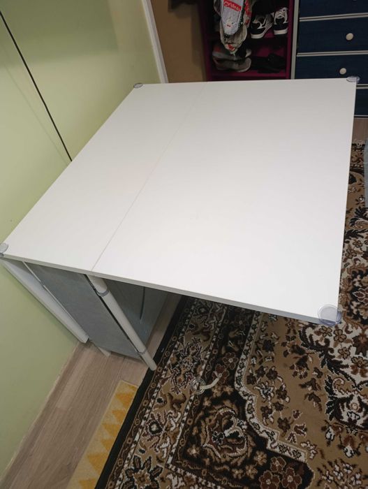 Oddaję biały stół IKEA.