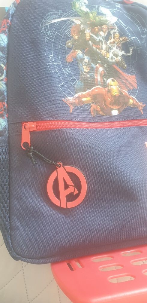 Mochila com troley Avengers (novo com etiqueta Ideal para oferta)