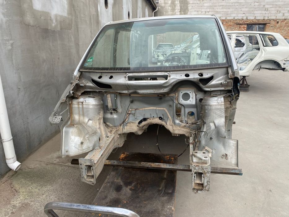 Кузов Віто 639 порезка кузова Mercedes Vito W639 четверть лонжерон