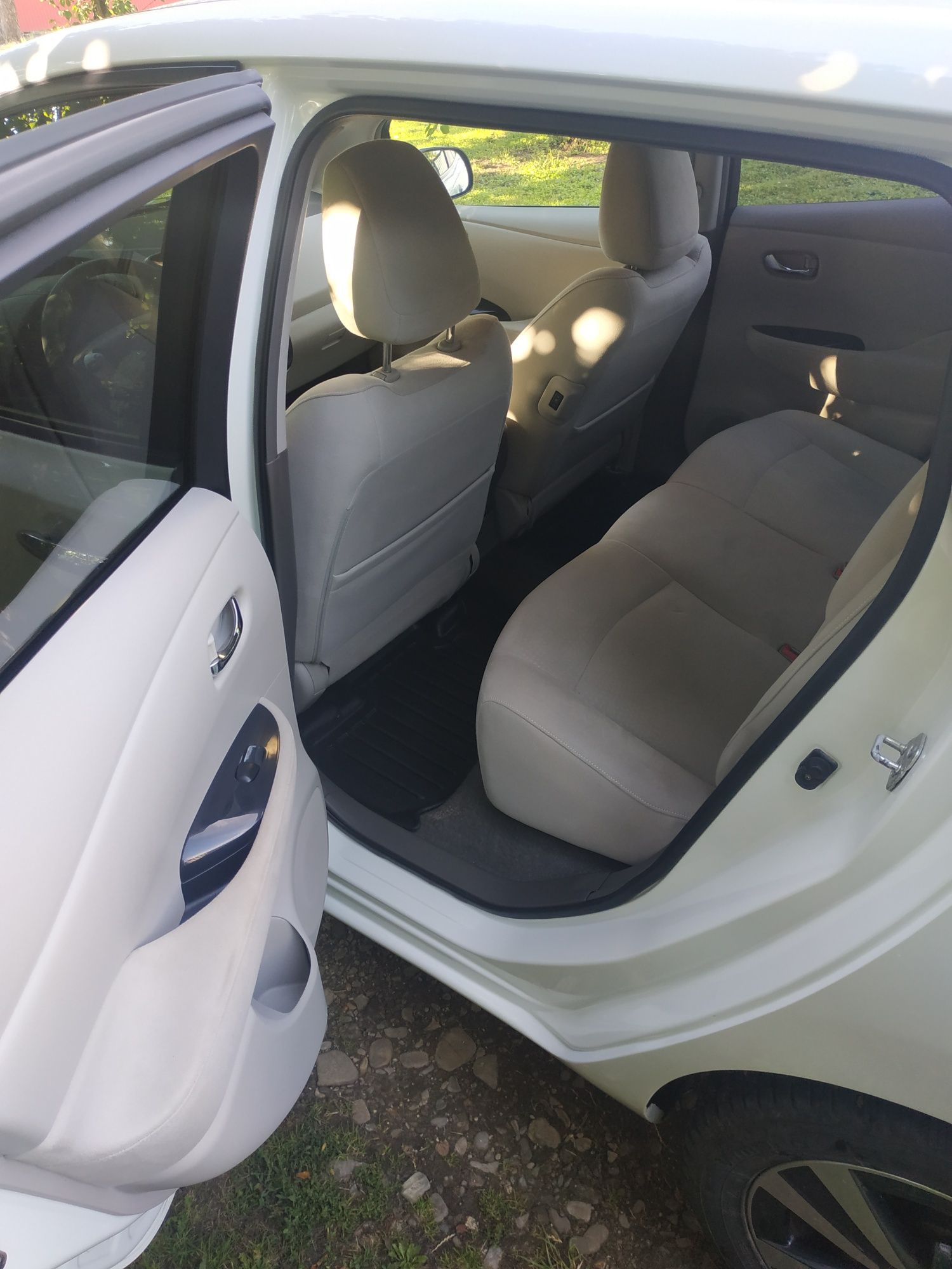 Nissan leaf Ніссан Ліф