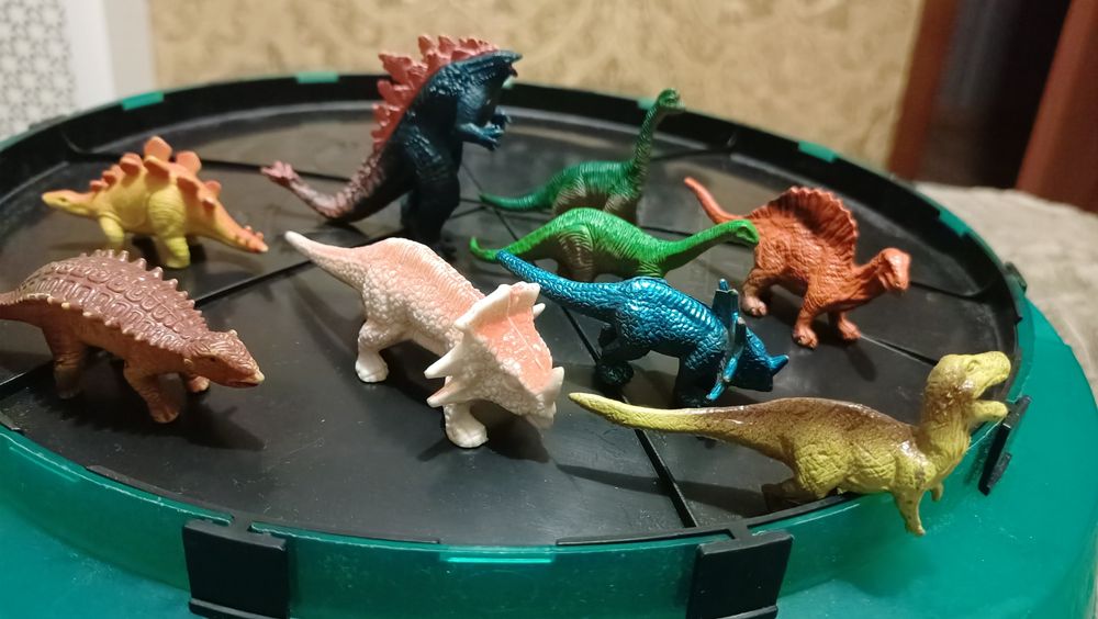 Динозаври різних розмірів