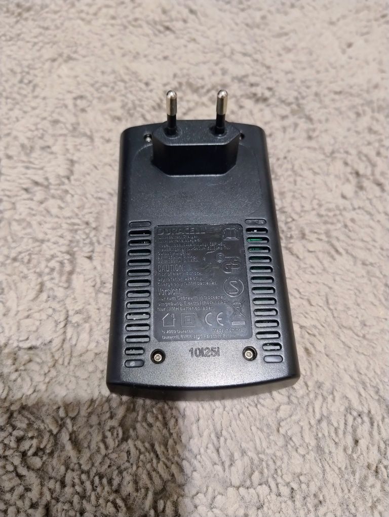 Ładowarka Duracell CEF14 4 x AA lub 4 x AAA