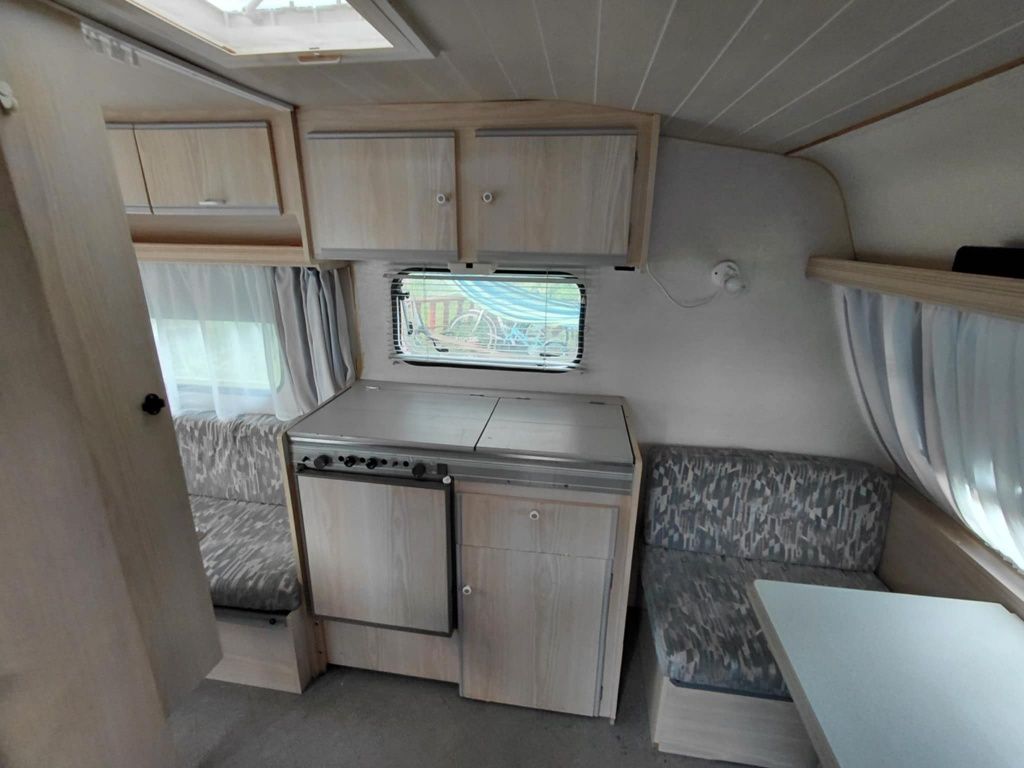 Przyczepa kempingowa Caravelair Bamba 330