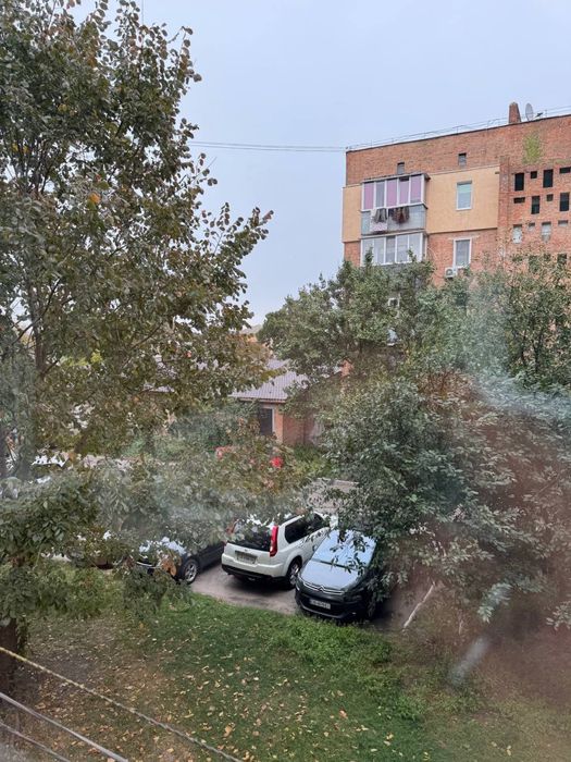 Продається Квартира 2кімнати центр 2 поверх
