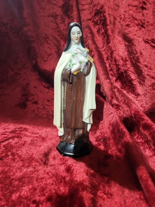 Porcelanowa figurka Święta Teresa od Dzieciątka Jezus