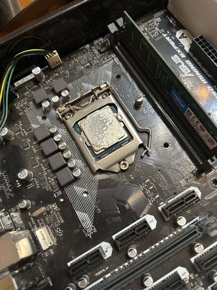 Материнська плата Asus B250 mining expert