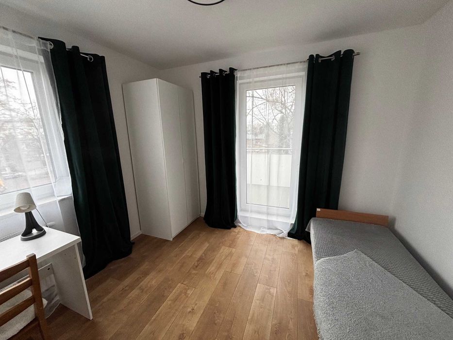 W mieszkaniu pokój, 3 przystanki od Mordoru,Warszawa Włochy/Okęcie,