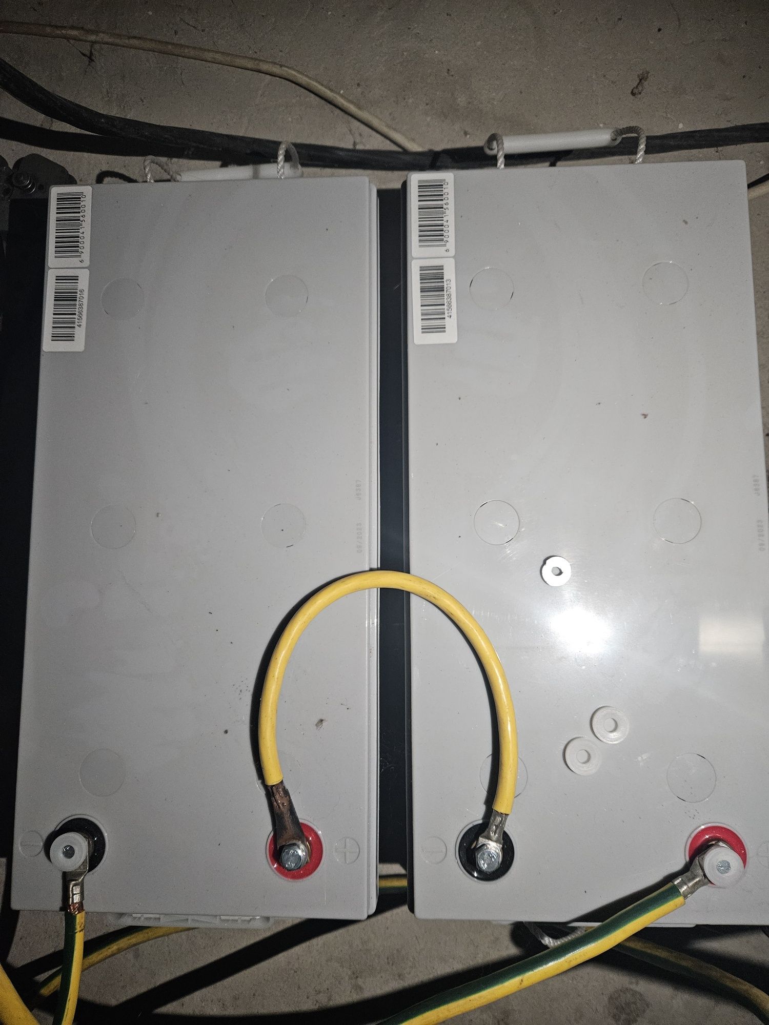 ДБЖ LogicPower 2.5кВт +2 Гелеві  акумулятори 12v 200A