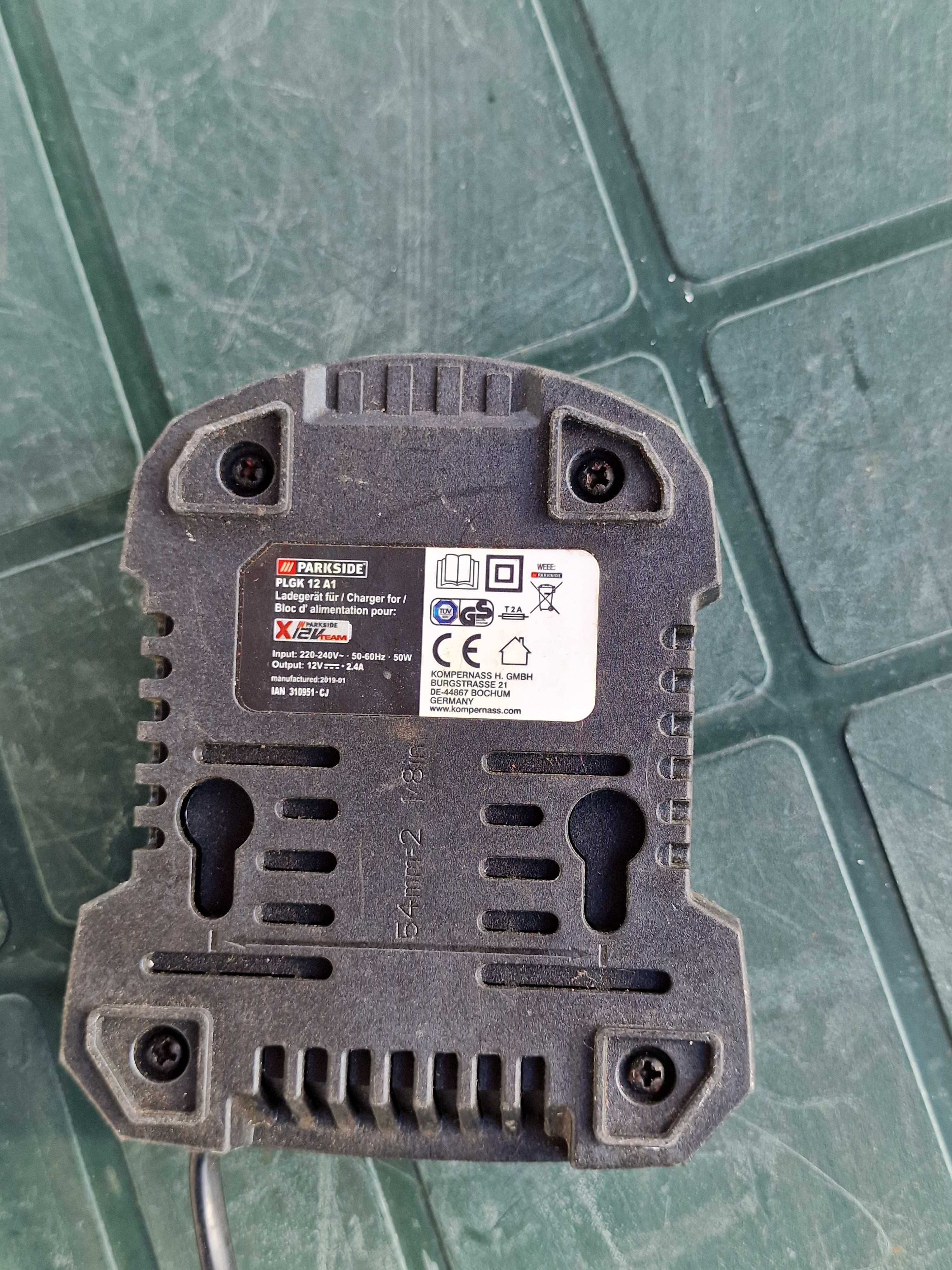 Carregador Parkside 12V 2.4A