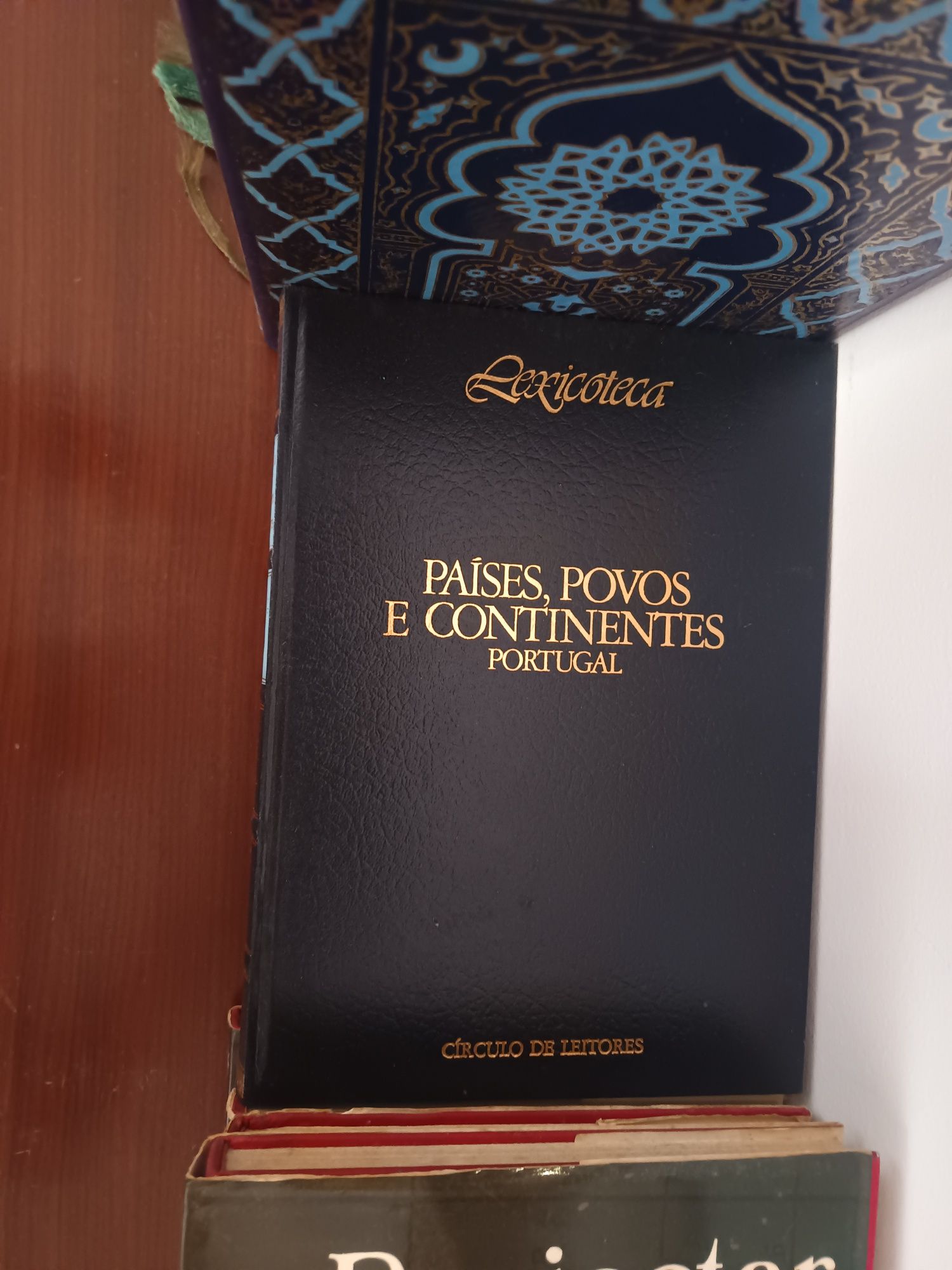 Livros variados para desocupar