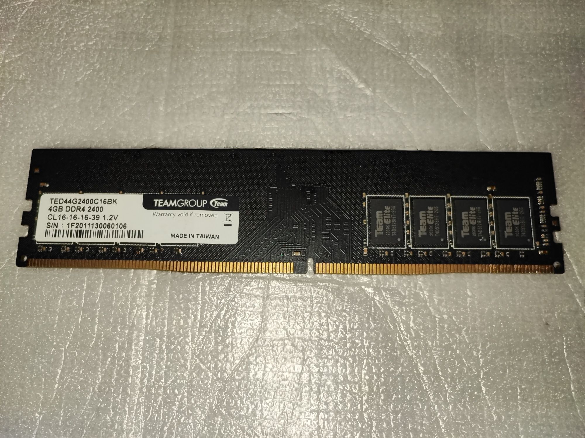 память DDR4 2400Mhz 4 Гб Gb U модуль memory XMP