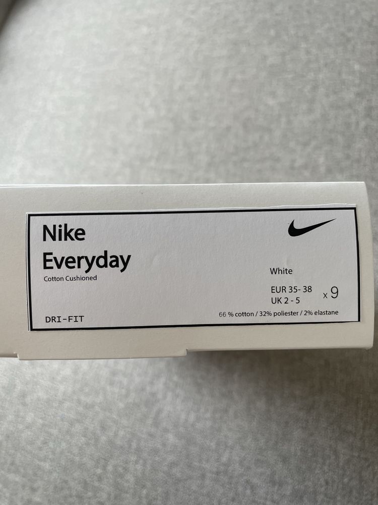 Nike Wysokie Biale Skarpery 9 par (35/38)