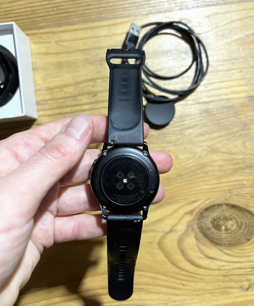 Смарт-часы Samsung Galaxy Watch Active R500
