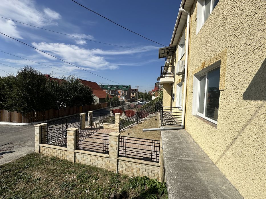 Продається затишний котедж в Кленовому гаю.