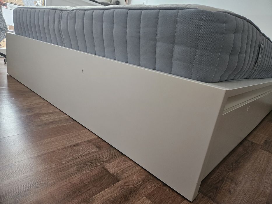 Łóżko Ikea Malm 180/200 z szufladami i materacem 3 letnie