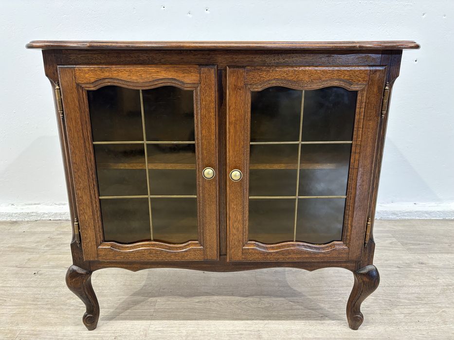 Unikatowa przeszklona komódka w stylu ludwikowskim