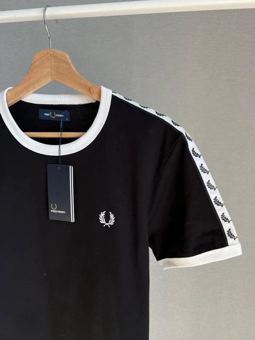 Футболка Fred Perry з лампасами/Футболка Fred Perry с лампасами