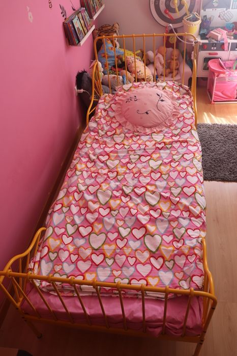Cama de criança e colchão extensíveis