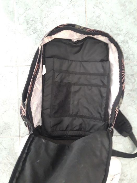 Mochila New Era bom estado