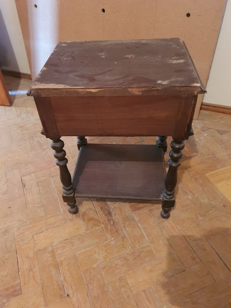 Mesa cabeceira para restauro