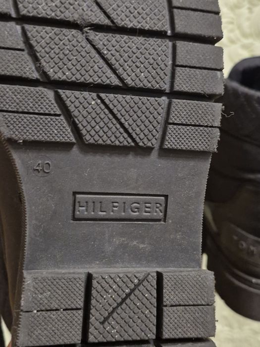 Жіночі черевики Tommy Hilfiger.