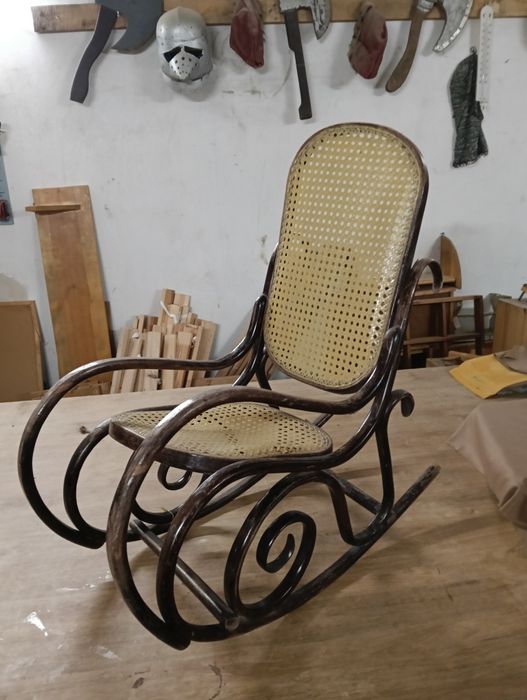 Sprzedam ratanowy fotel bujany