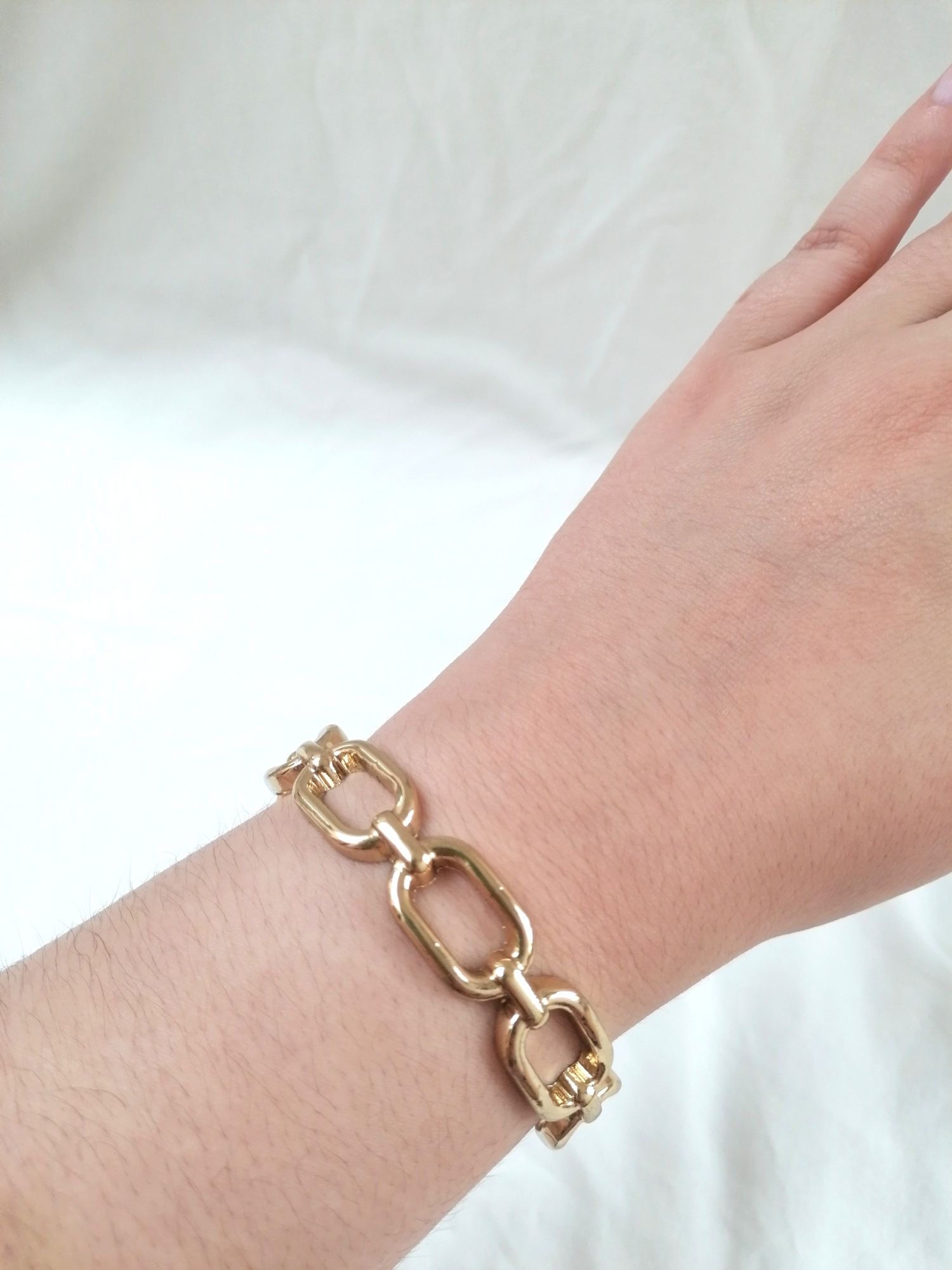 Pulseira Dourada estilo corrente