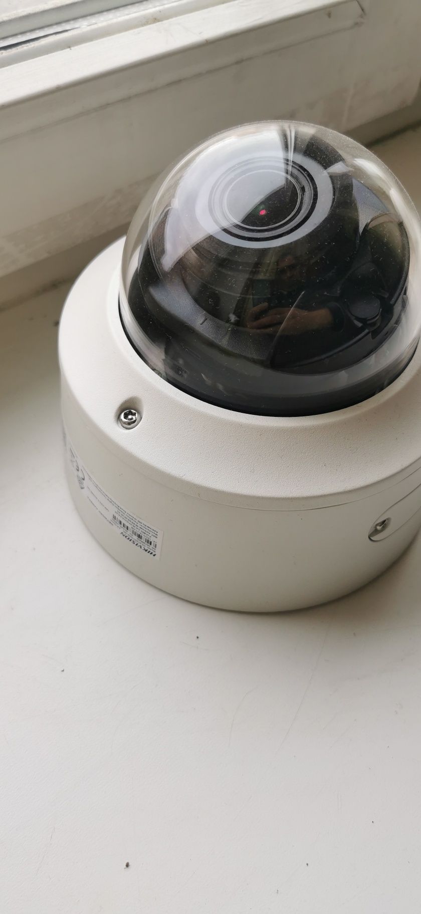 DS-2CD2743G2-IZS — купольна EXIR-камера з варіофокальним об'єктивом