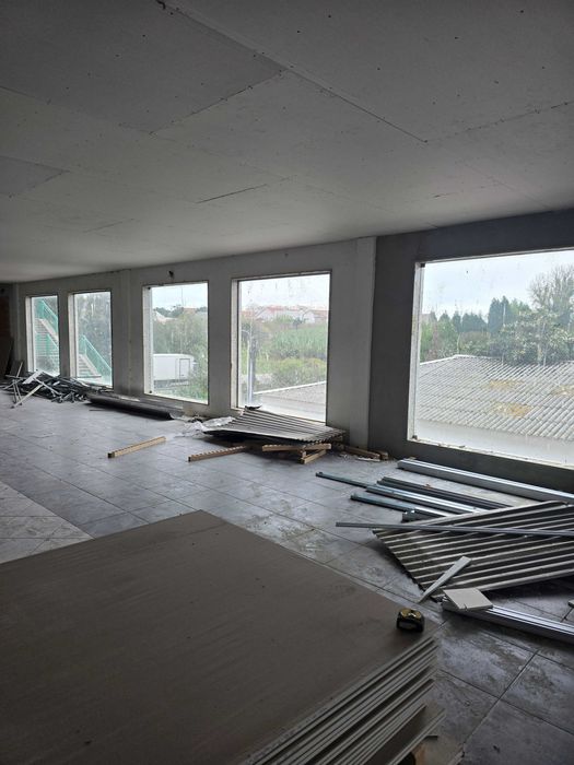 Arrenda armazem 600 metrros a 2km de aveiro