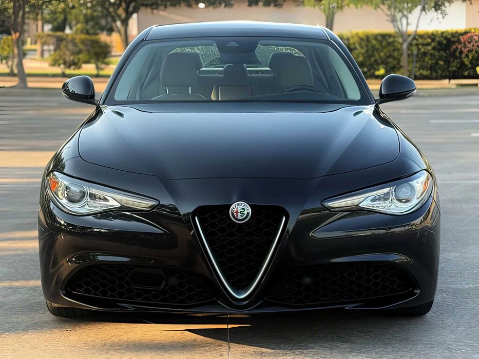 Alfa Romeo Giulia      2018