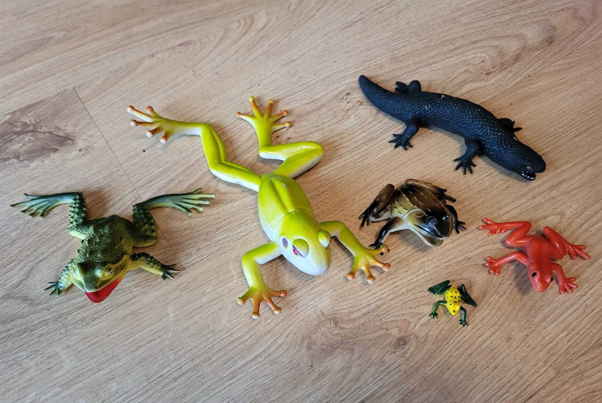Kolekcja figurek (dinozaury, węże, krokodyle, żaby, jaszczurki, owady)
