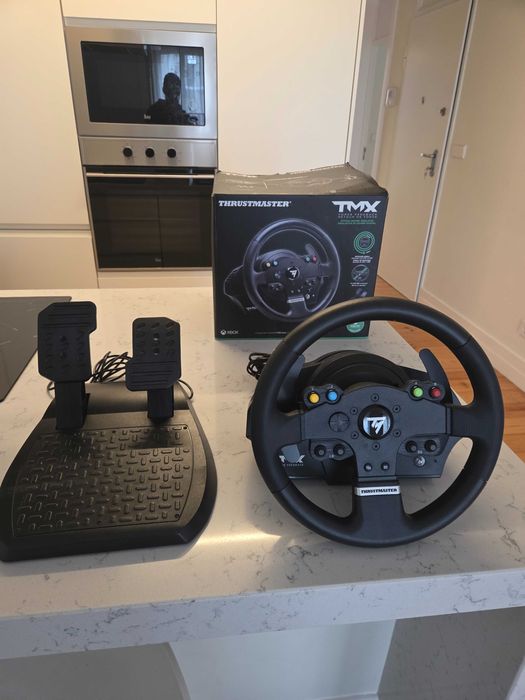 Volante + Pedais THRUSTMASTER TMX Force Feedback (Xbox One/PC)
