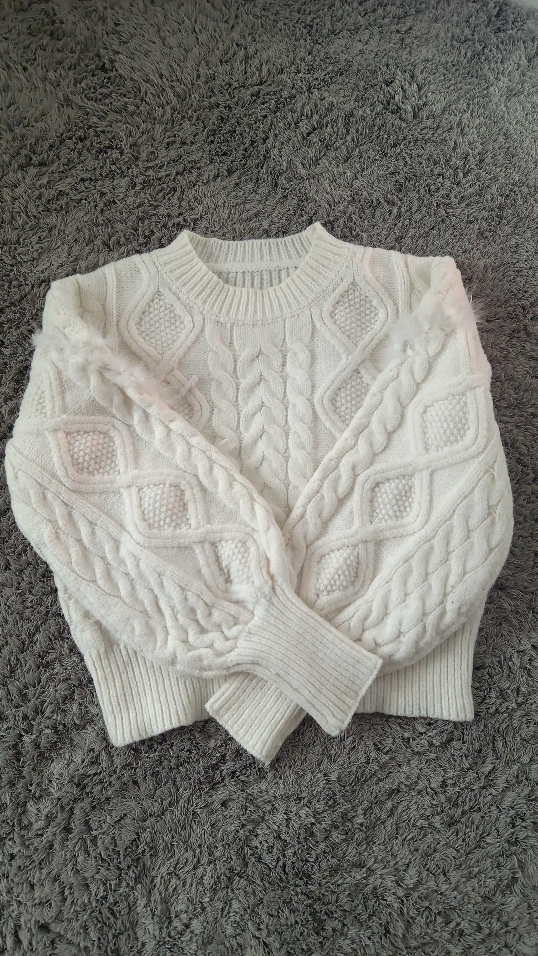 Sweter pióra biały Minouu Rozm.m/L uniwersalny
