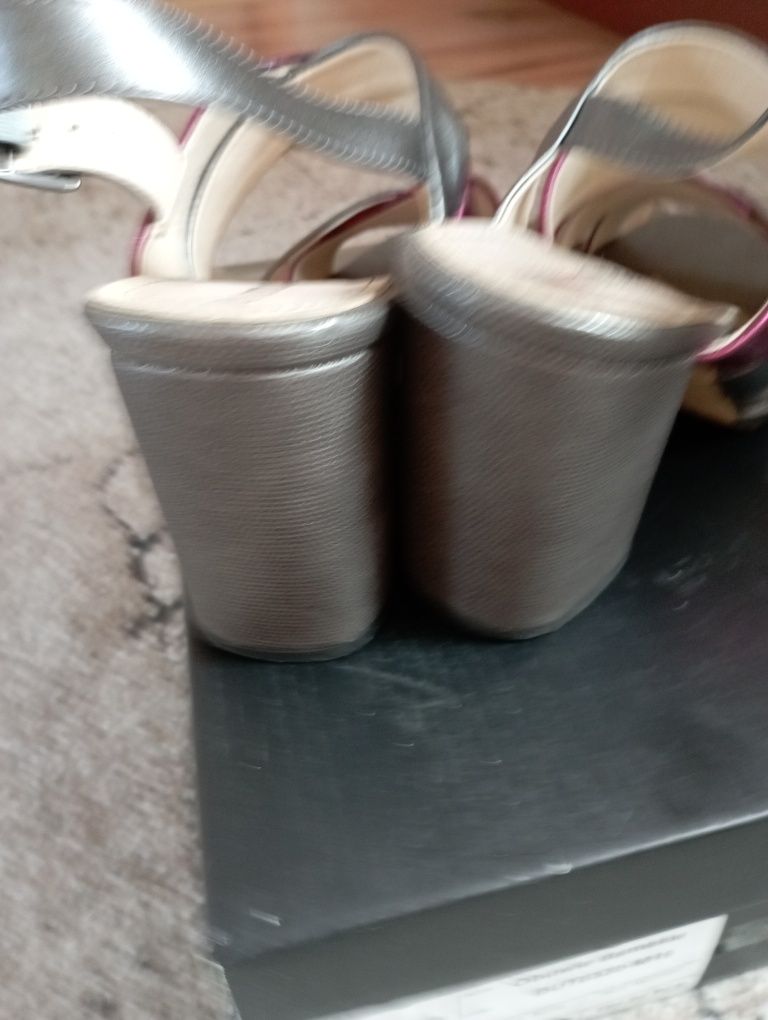 Sandały szaro-rozowe Monnari