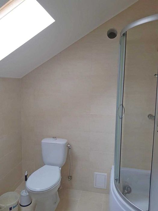 Продам сучасний будинок біля Києва в 10хв від метро Бориспільська. Газ