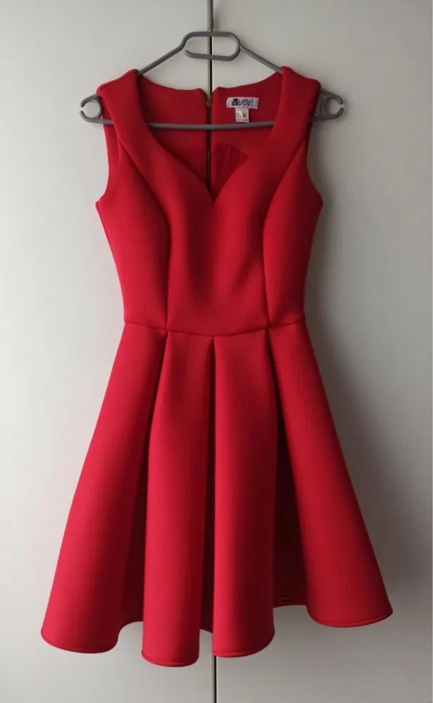 Piekna sukienka Vubu M czerwona pianka