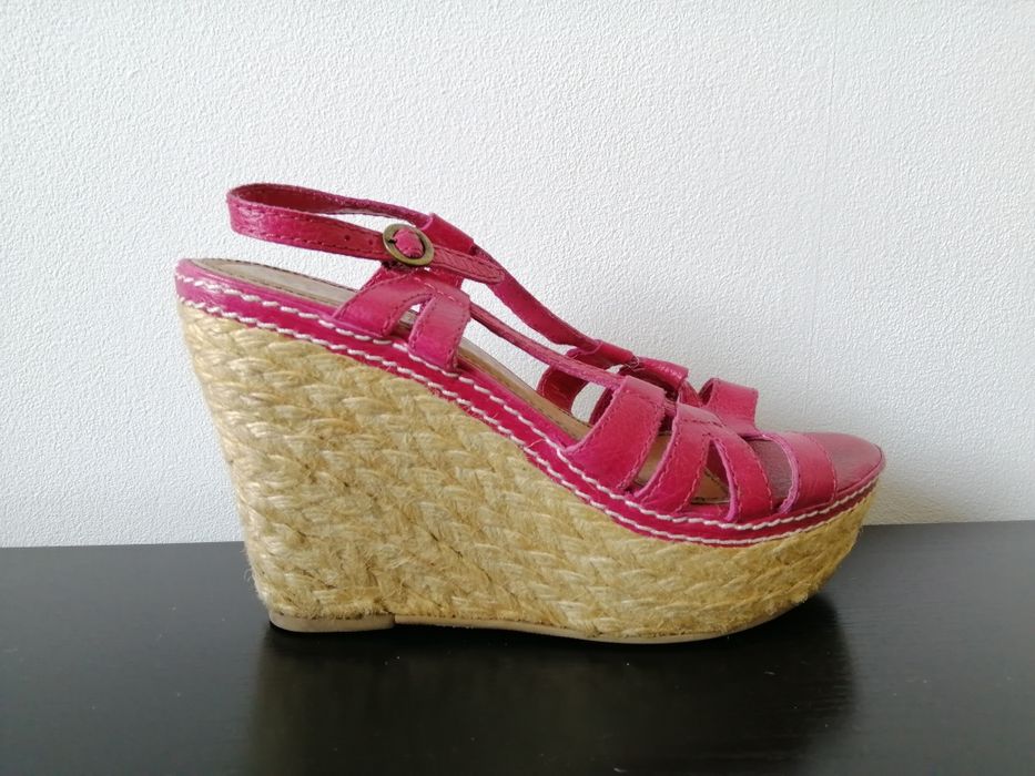 Sandálias de cunha rosa Lanidor.