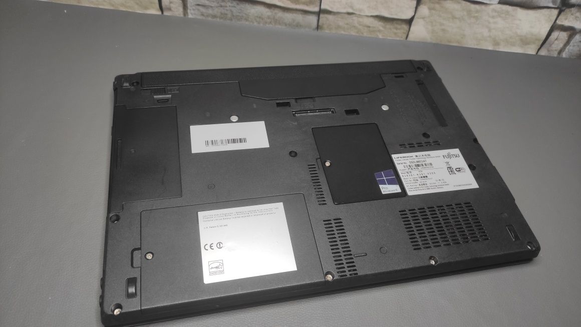 Ноутбук для роботи і навчання! Fujitsu E734 I5/8/250
