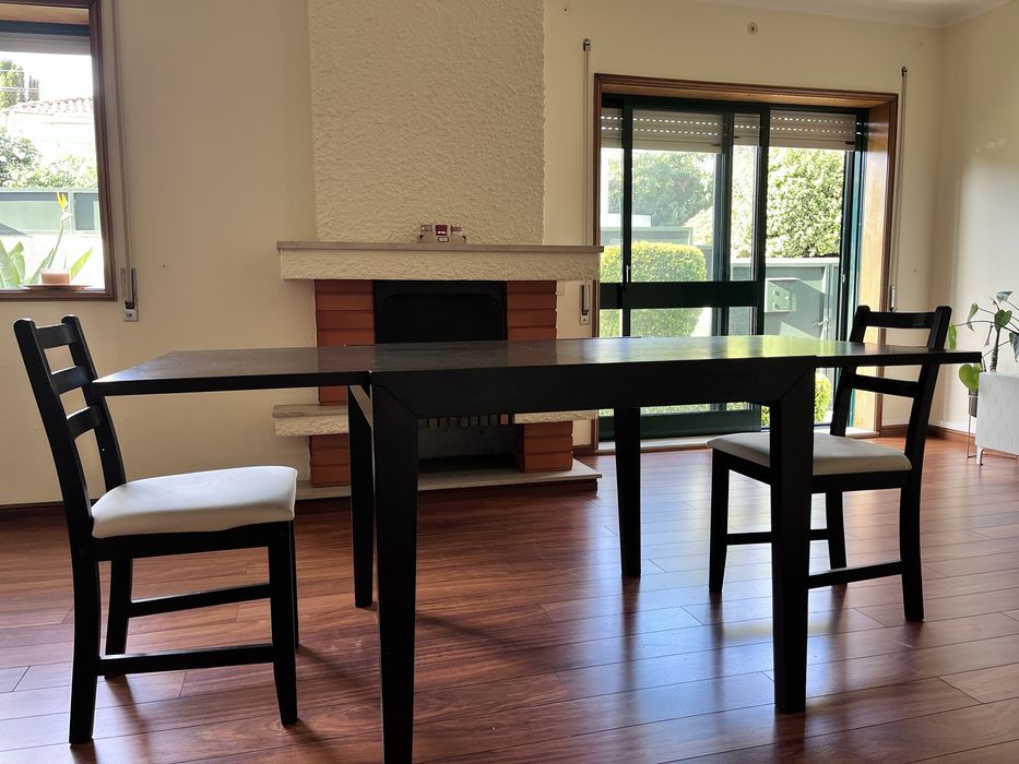 Mesa de Jantar + 2 cadeiras
