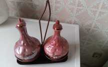 Galheteiro antigo porcelana rosa azeite e vinagre em forma de 2 cisnes