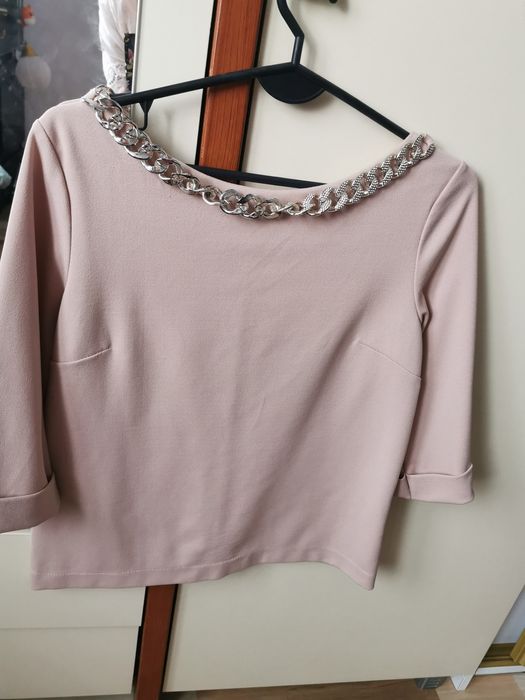 Bluzka beżowa z łańcuszkiem