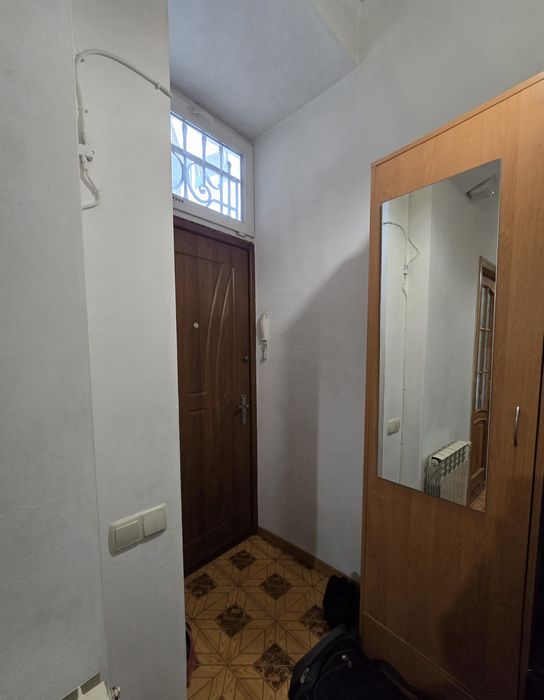 Продам 2 кімнатну квартиру, можна під комерцію!