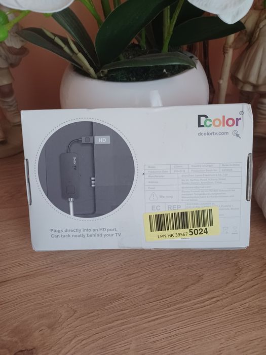 Odbiornik satelitarny DV B-S/S2 w formie "sticka".
