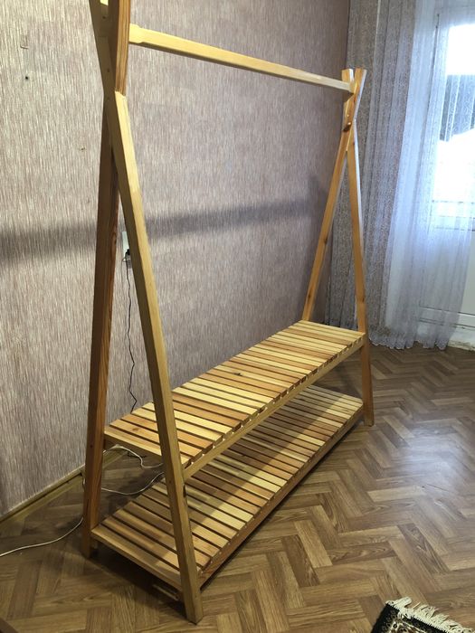 Стійка для одягу